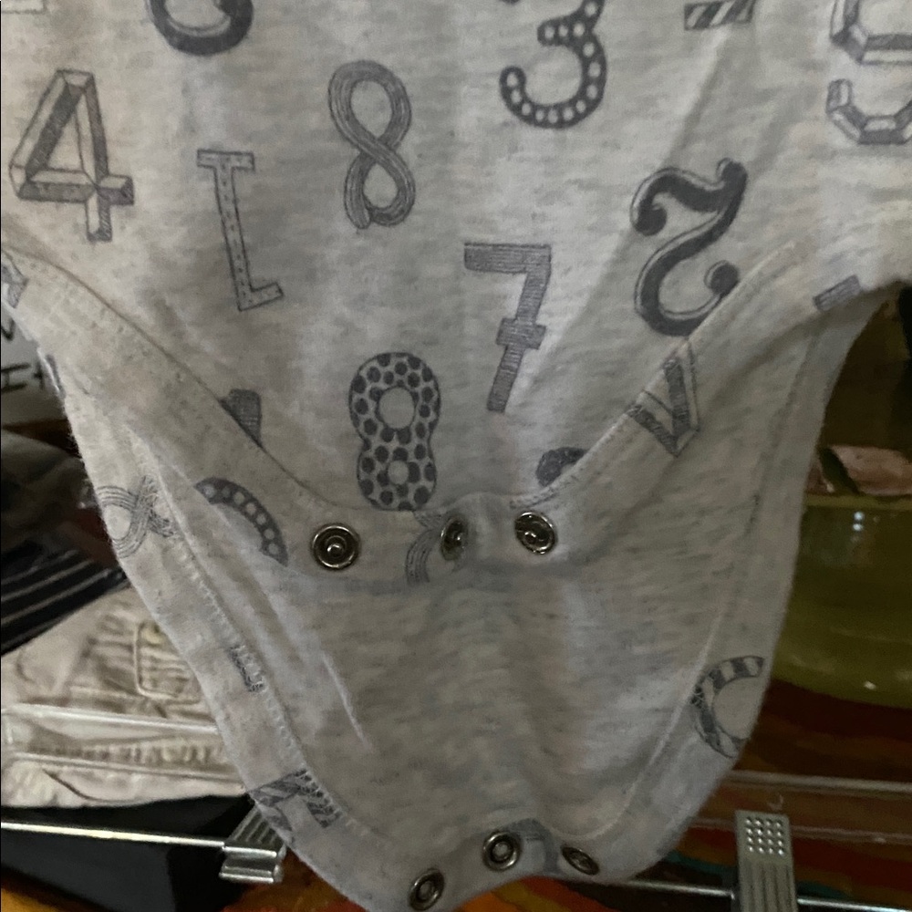 Ralph Lauren Baby Cream Khaki Shorts & Jumping Bean Numbers Onsie SZ 9M - Picture 10 of 11